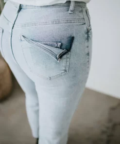 Risen Landen High Rise Boyfriend Jean Curvy