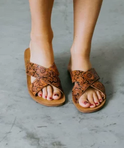 Wolfpack Brands Sunny Day Sandal By Very G