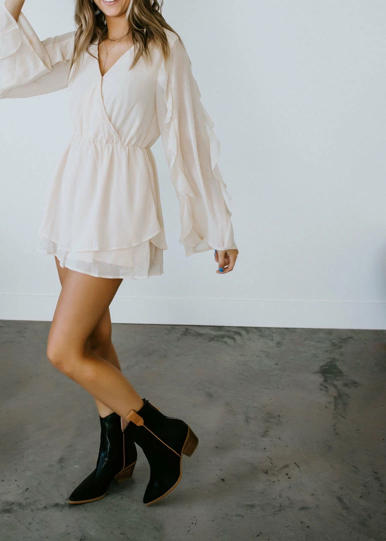 Peach Love Sunlit Soiree Romper Taylor & Olivia's Live Try On 6 Peach Love Sunlit Soiree Romper Taylor & Olivia's Live Try On