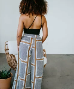 Le Lis Sultry Summer Crop Top