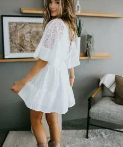 Daphne Lo Sweet On You Lace Dress Laurie's Wednesday Try On