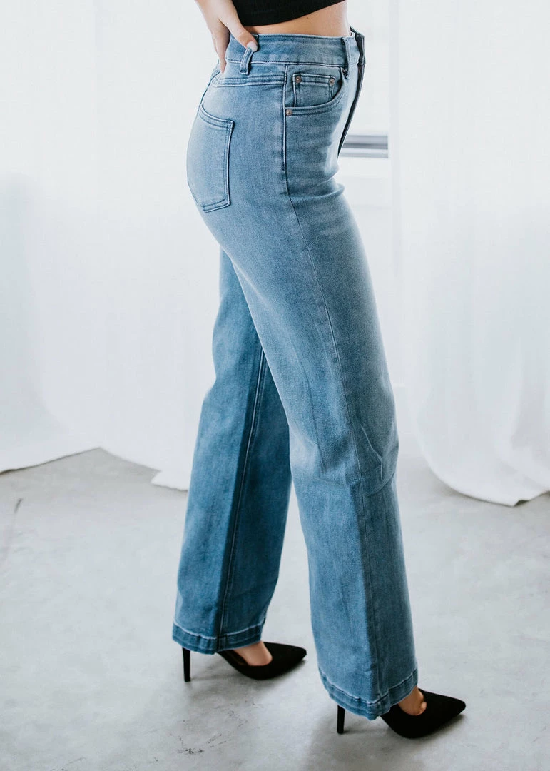 By Together Violet Wide Leg Jeans Laurie's Friday Try On 4 By Together Violet Wide Leg Jeans Laurie's Friday Try On