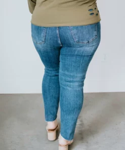 Curvy Chantelle Risen Skinny Jean