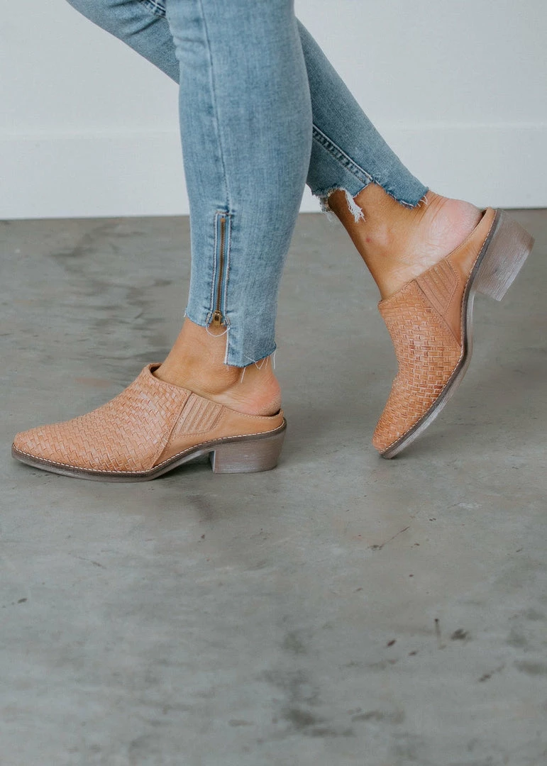 Evolutions Brands Roan Vita Mule Shoes 4 Evolutions Brands Roan Vita Mule Shoes