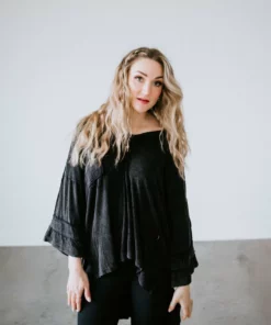 POL Clothing Inc. Shyanne Ribbed Knit Pullover