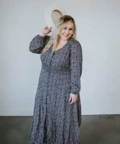 Hayden Plus Curvy Taryn Floral Maxi Dress