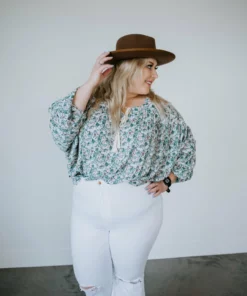 Hayden Plus Curvy Pretty Pick Floral Top