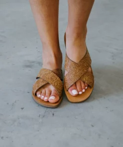 Wolfpack Brands Sunny Day Sandal By Very G