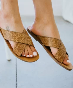 Wolfpack Brands Sunny Day Sandal By Very G