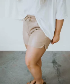 Trend Notes Rory Faux Leather Shorts Taylor & Olivia's Live Try On