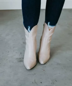 Oasis Society Shoes Ariella Western Boot 7 Oasis Society Shoes Ariella Western Boot