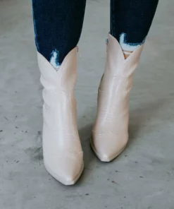 Oasis Society Shoes Ariella Western Boot 8 Oasis Society Shoes Ariella Western Boot