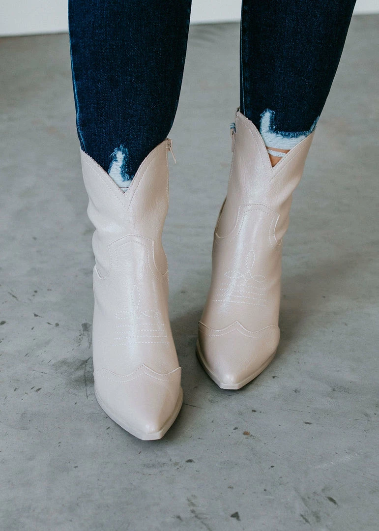 Oasis Society Shoes Ariella Western Boot 5 Oasis Society Shoes Ariella Western Boot