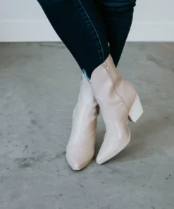 Oasis Society Shoes Ariella Western Boot 9 Oasis Society Shoes Ariella Western Boot