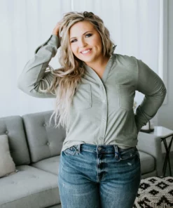 Thread & Supply Johanna Split Neck Top Laurie's Wednesday Try On 11 Thread & Supply Johanna Split Neck Top Laurie's Wednesday Try On