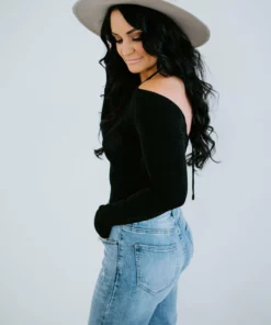 Trend Notes Genie Scoop Neck Bodysuit