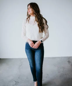 Shiying Fashion Curvy Rhiannon Lace Top And Cami Set