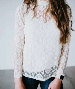 Shiying Fashion Curvy Rhiannon Lace Top And Cami Set