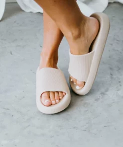 Let's See Style So Uplifting Slide Sandal Laurie's Sunday Try On